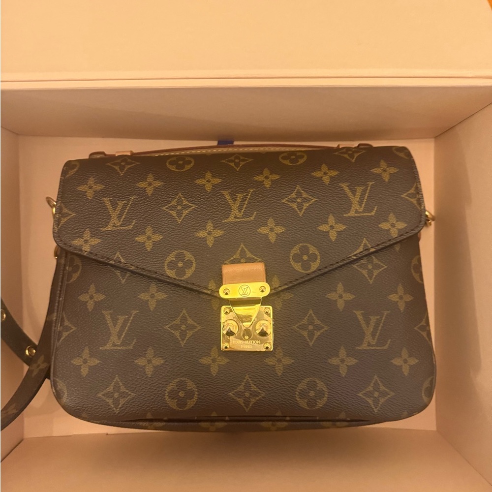 Louis Vuitton Pochette Métis Shoulder Bag Brown Canvas